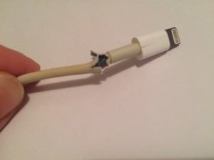 アイフォン　アイフォーン　iPhone　充電器　壊